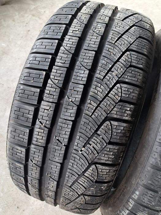 2 anvelope iarnă 245 40 r18 Pirelli