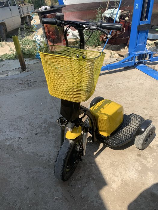 Продава се електрическа триколка