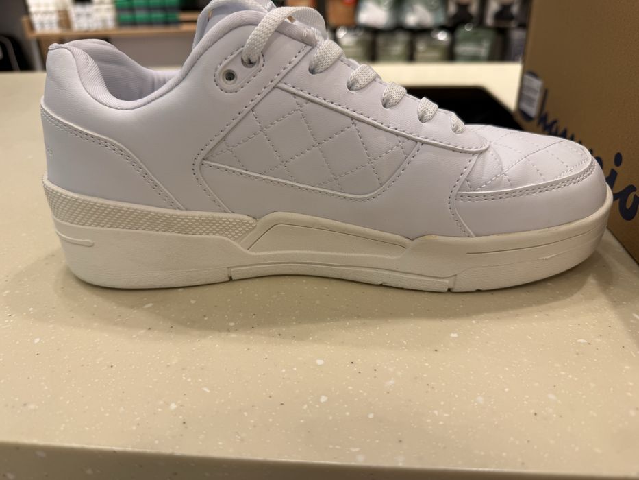 Champion adidasi noi 39 pret 80 ron