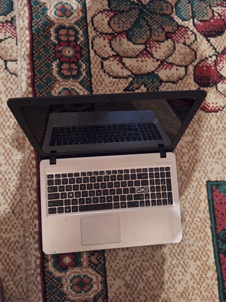Vand ASUS X540L pentru Piese