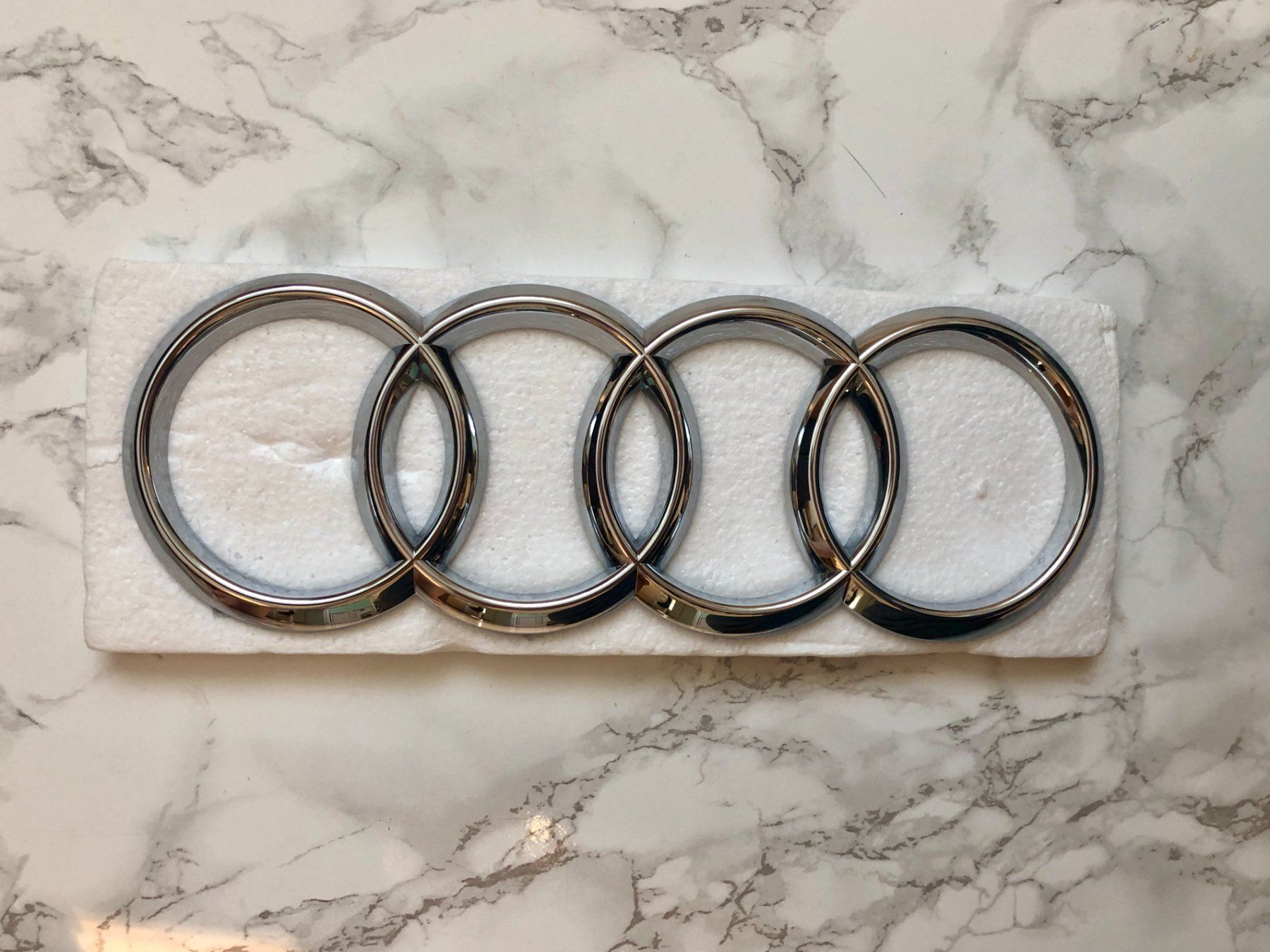 ПРЕДНИ и ЗАДНИ емблеми AUDI / Хром / черен гланц / AUDI