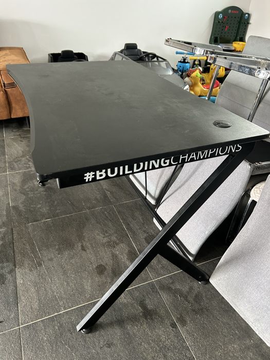 Birou Gaming TRUST GXT711