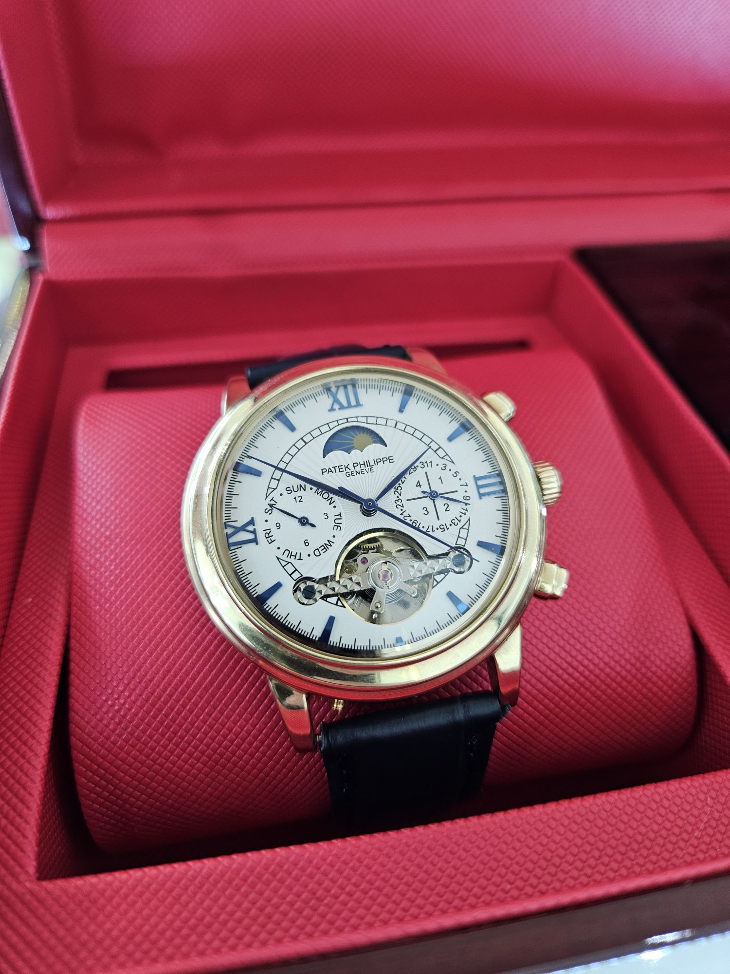 Продам классические золотые часы Patek Philippe