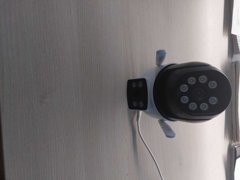 Нова камера с хубава резолюция с карта памет 64 гб