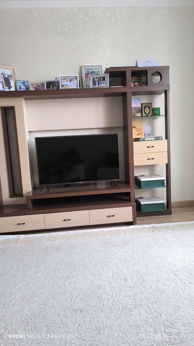 Стена б/у в гостинную+ 2 тумбочки+ плазма требующая ремонта