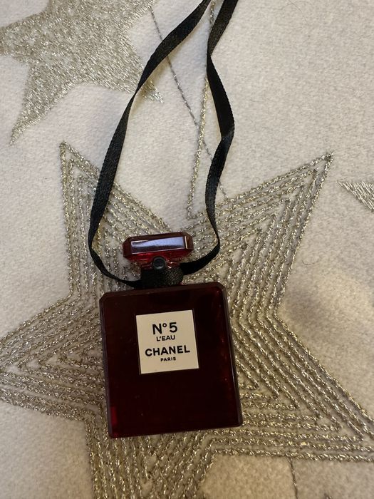 Аксесоар Chanel 5 L’eau Christmas +подарък chanel гъбичка
