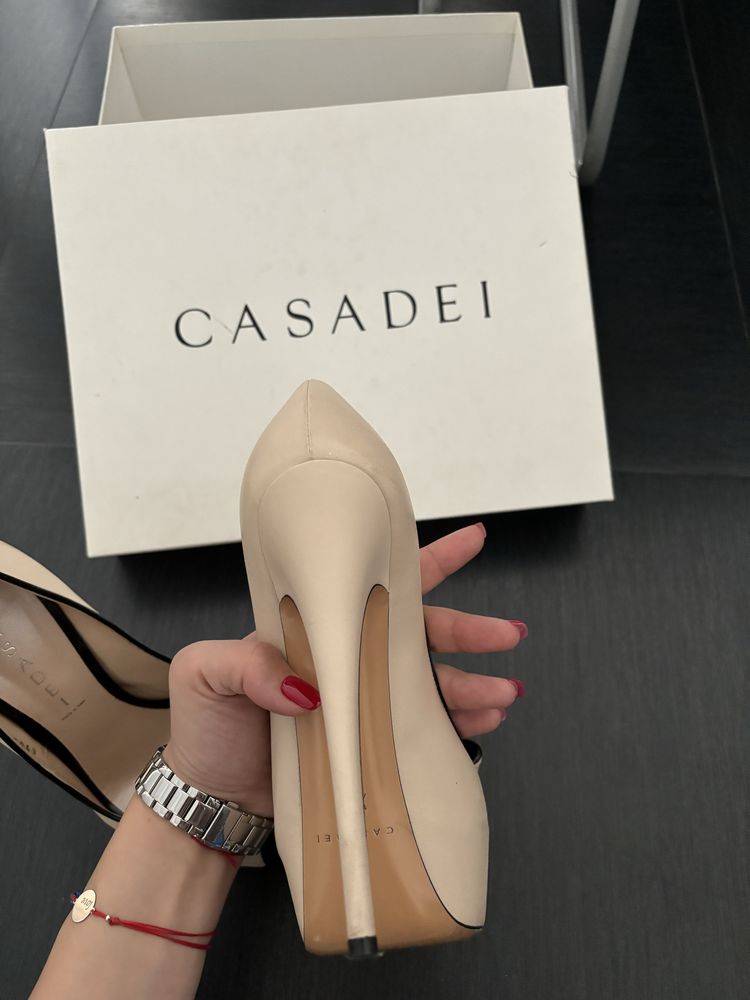 Обувки Casadei