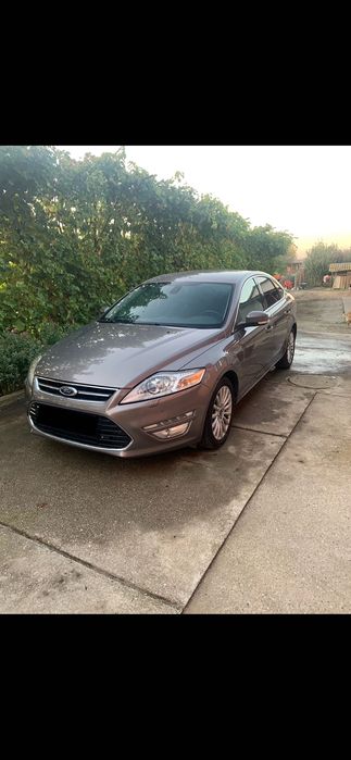 Vând Ford Mondeo