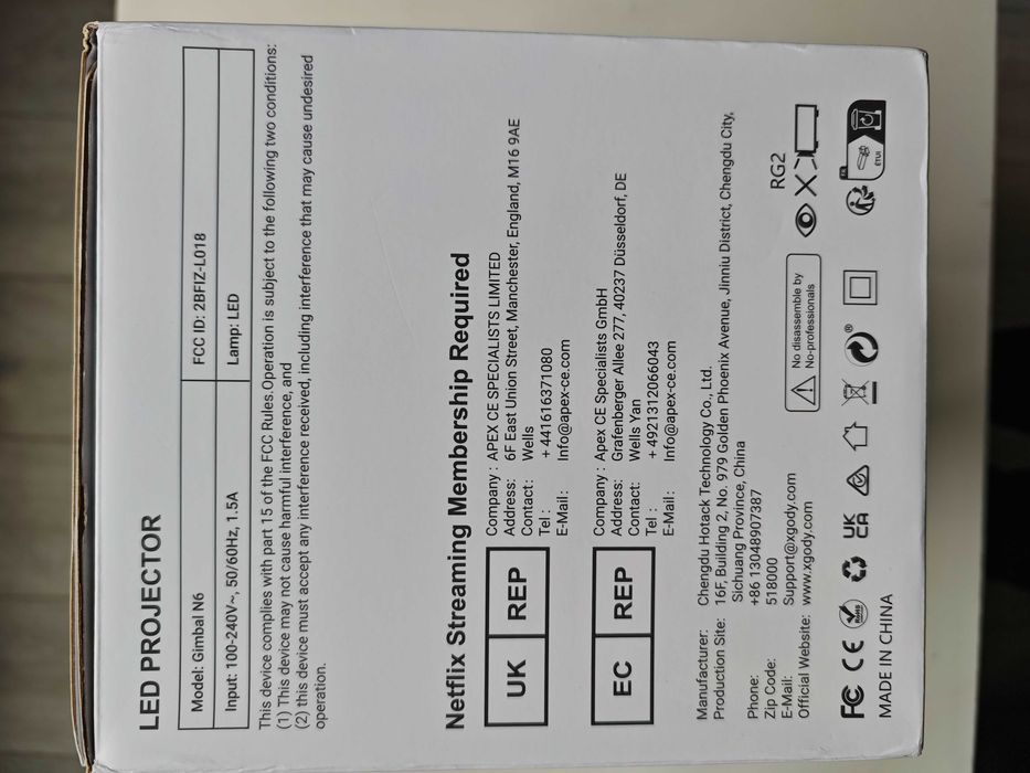 Продавам чисто нов мини проектор 4К