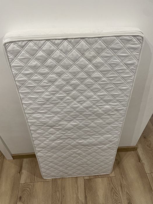 Saltea pentru pătuț 120×60 cm, cu strat din fibre de cocos.