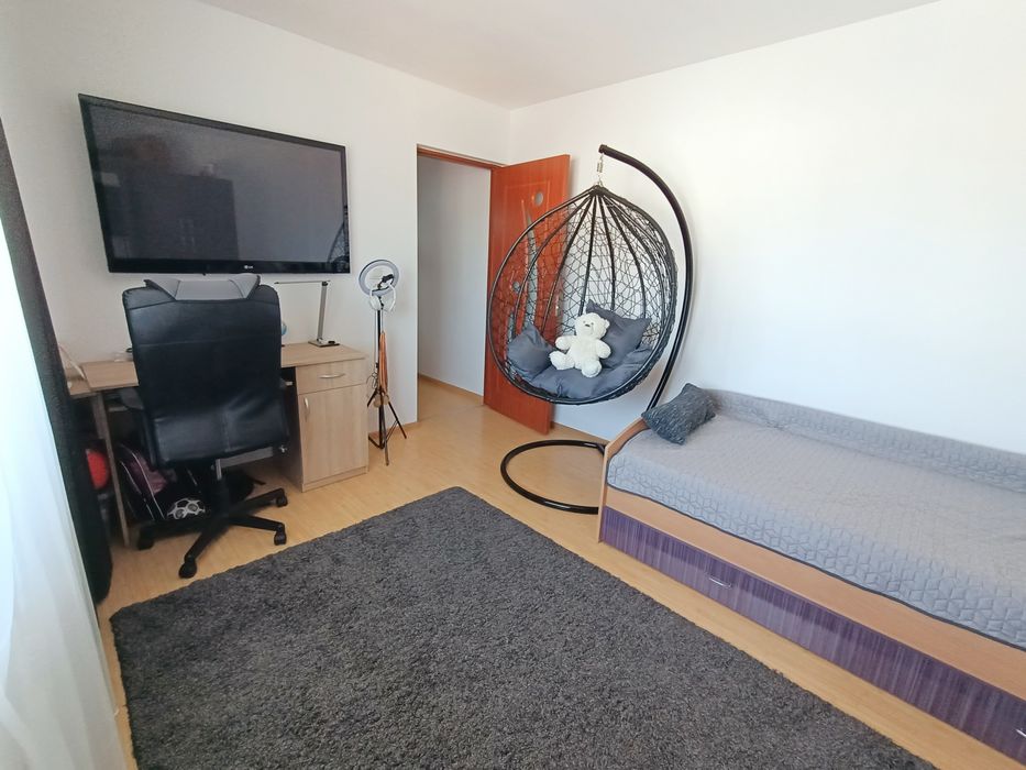 PF Vând apartament 2 camere curte privată