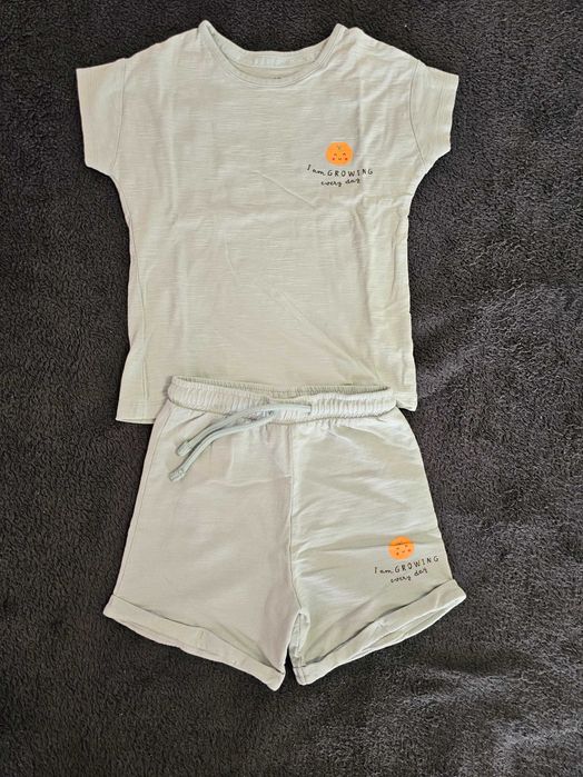 Seturi tricou cu pantalon scurt, marimea 98 (pret pe bucata)