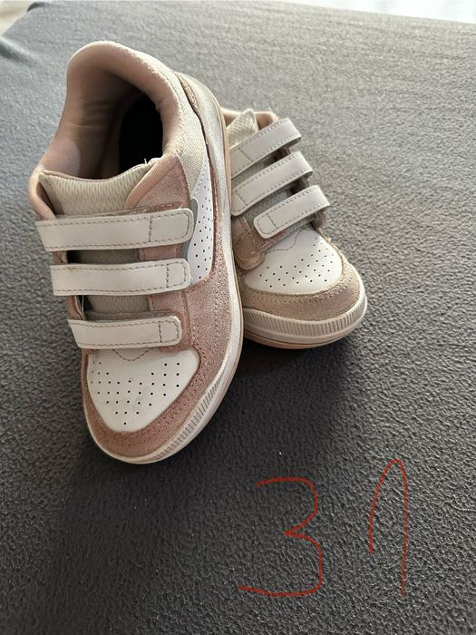 Vând adidași și pantofi fetițe