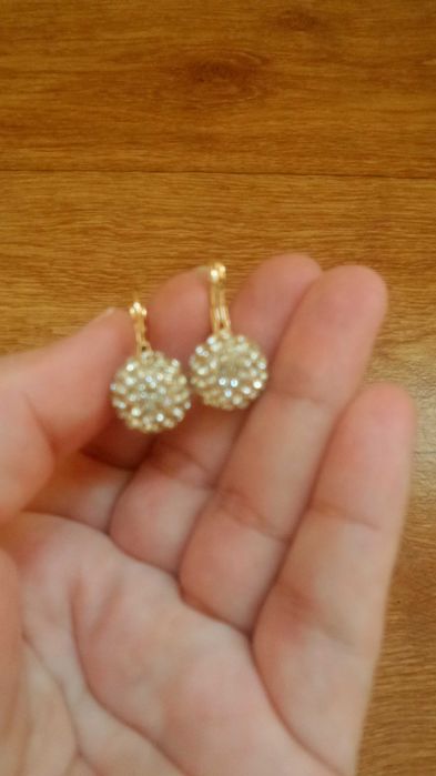 Новые серьги блестящие.