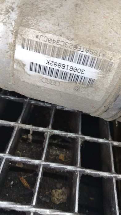 Amortizor perna aer dreapta spate 3.0 tdi BMK 3d0616002k Volkswagen V