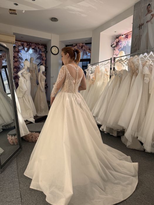 Rochie de mireasa superba