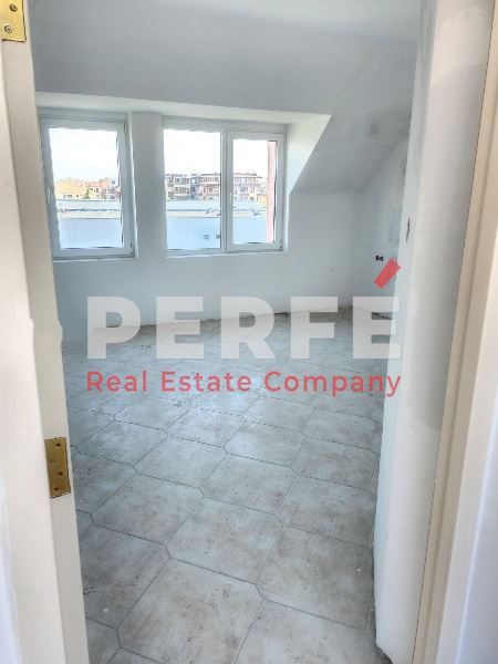 Продава се Четиристаен апартамент в Поморие - 200 кв.м за 1000 €/кв.м - Снимка #3