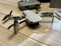 Vand drona DJI Mini 2 Fly More Combo – stare excelenta