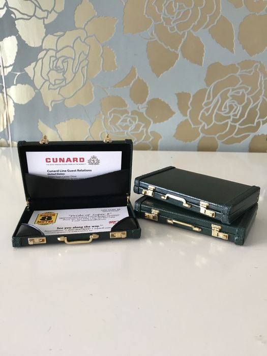 2 Suport carti de vizită,