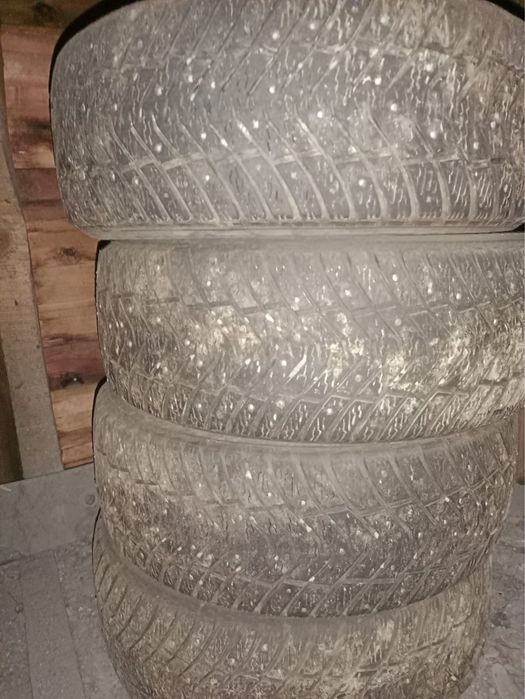 Продам зимние шины размер 215/55 р 17