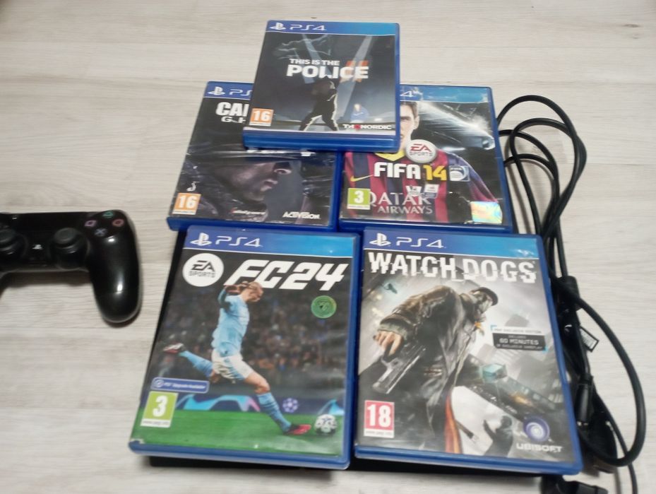 PS4 + 5 jocuri + manetă + accesorii – gata de joacă!

Vând PS4 în s