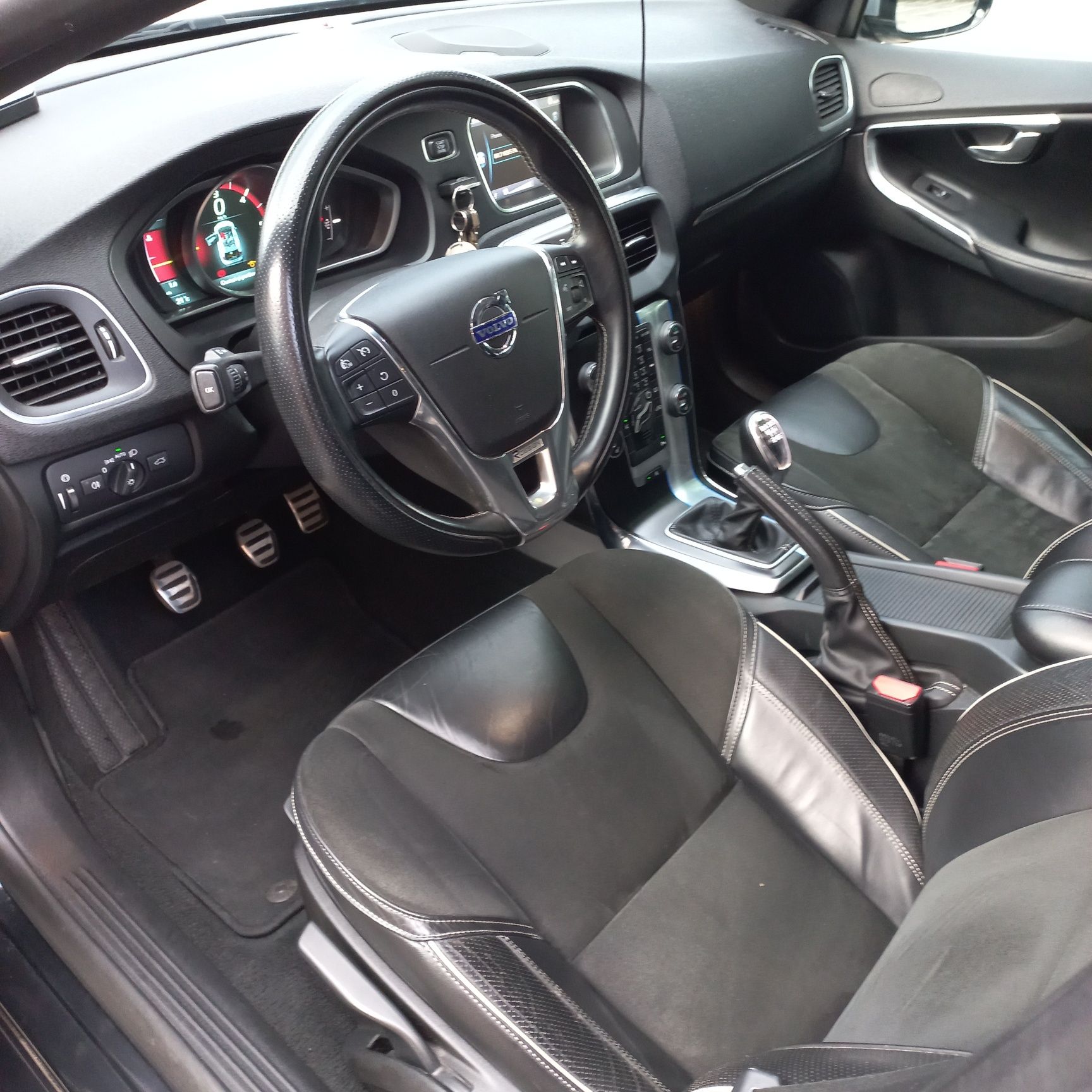 Volvo V40 R Design 2013 1.6 diesel