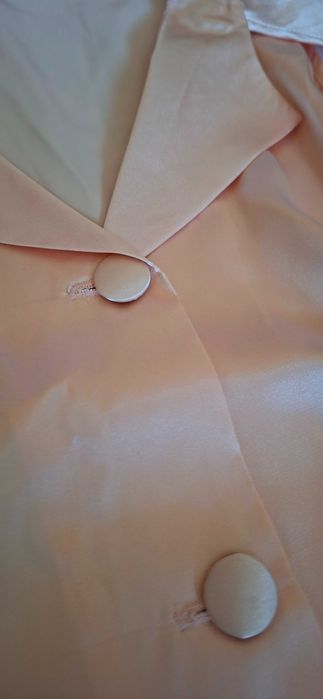 Pijama de vara din satin culoare somon .