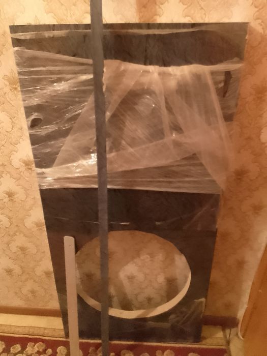 2 столешницы , мойка , слив .