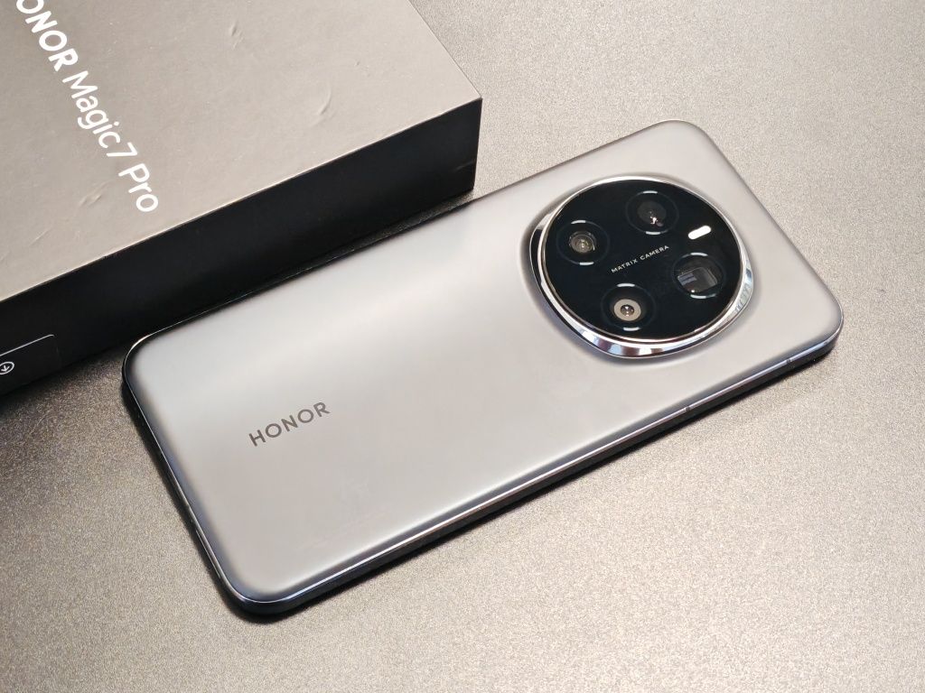 Като нов Honor Magic7 Pro 5G 12 GB RAM 512 GB ROM Black 31м гаранция