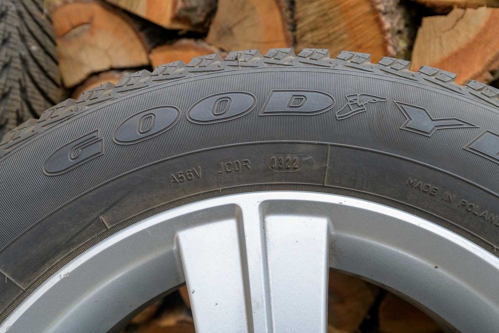 Комплект гуми с джанти 215/65R16