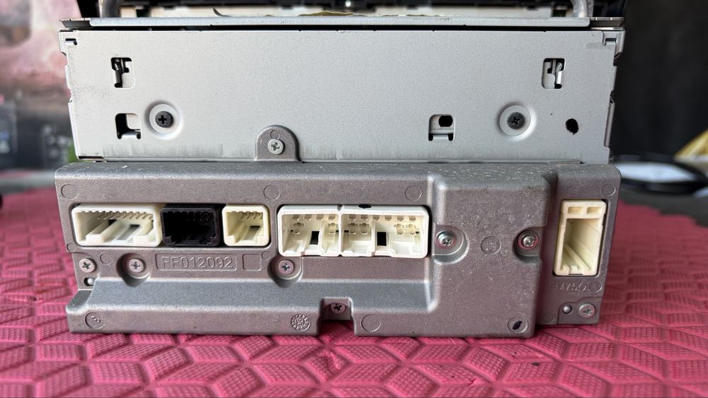 Оригинално CD/MP3 за TOYOTA AVENSİS T27 2008 - 2015г