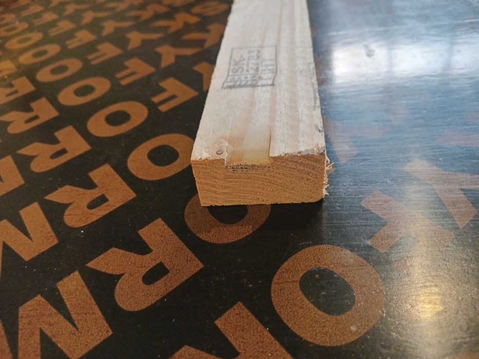 Продавам сухи дървени летви с размер 5см на 3см на 100см