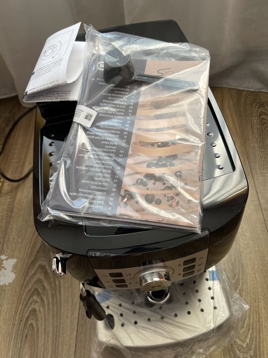 Espressor automat De'Longhi Magnifica S NOU desfacut pt poza