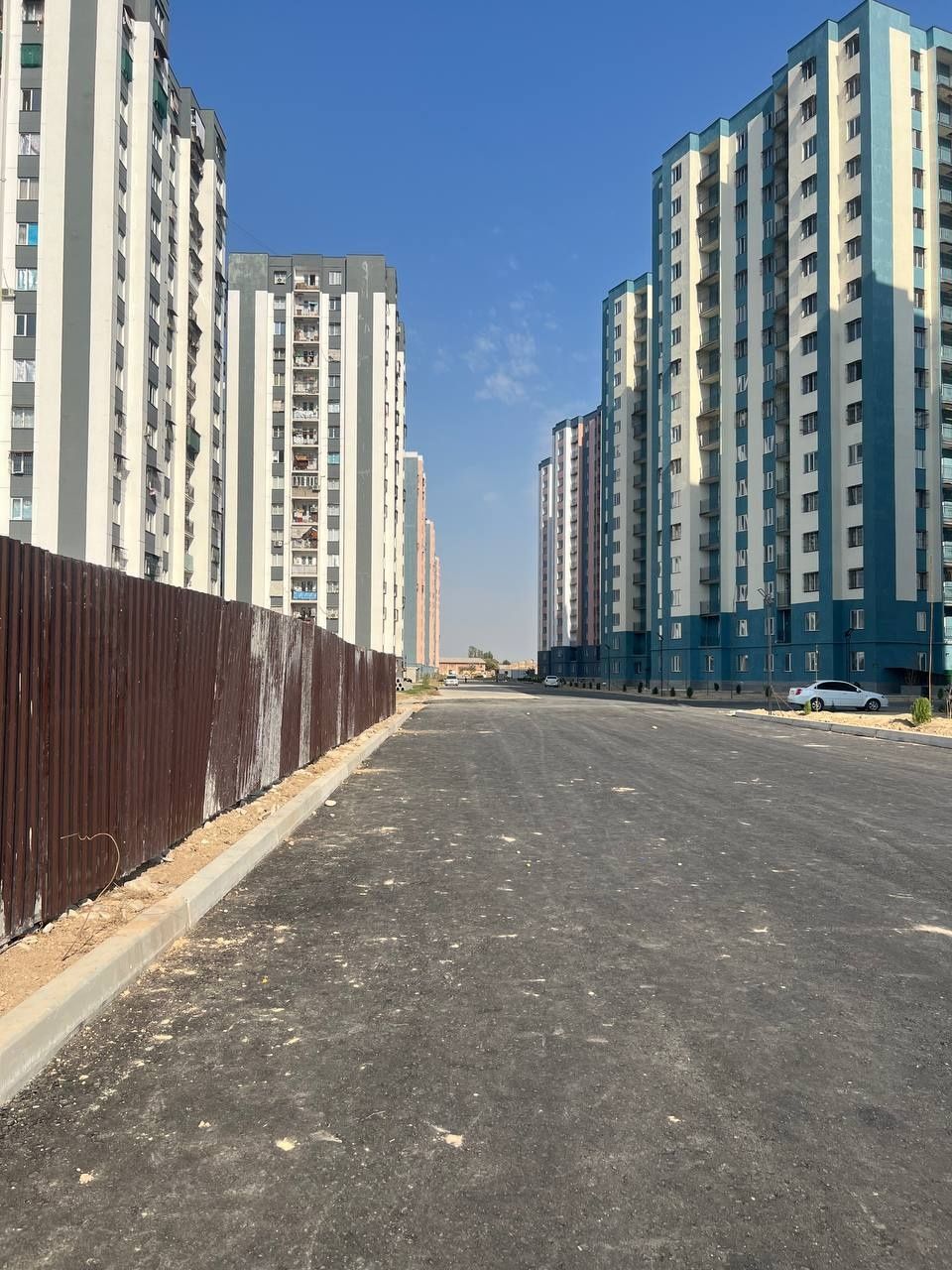 Продается земля 14 соток для строительства этажного дома .