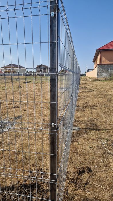 Executam garduri din plasă bordurată