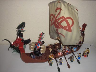 Lego Vikings - Viking Ship challenges the Midgard Serpent 7018 (cu cat