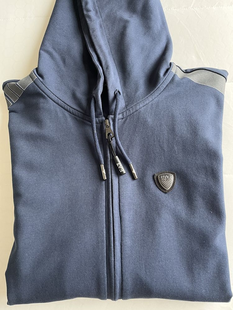 Продавам марков суичър,EMPORIO ARMANI’