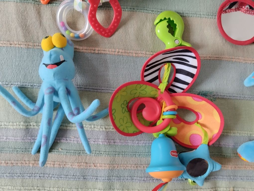 Лот 12 бебешки играчки за кошара меки висящи