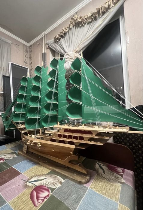 Корабль сувенир-статуетка, настоящая дерево