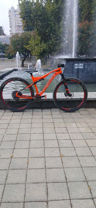 Продавам карбоново колело мекица