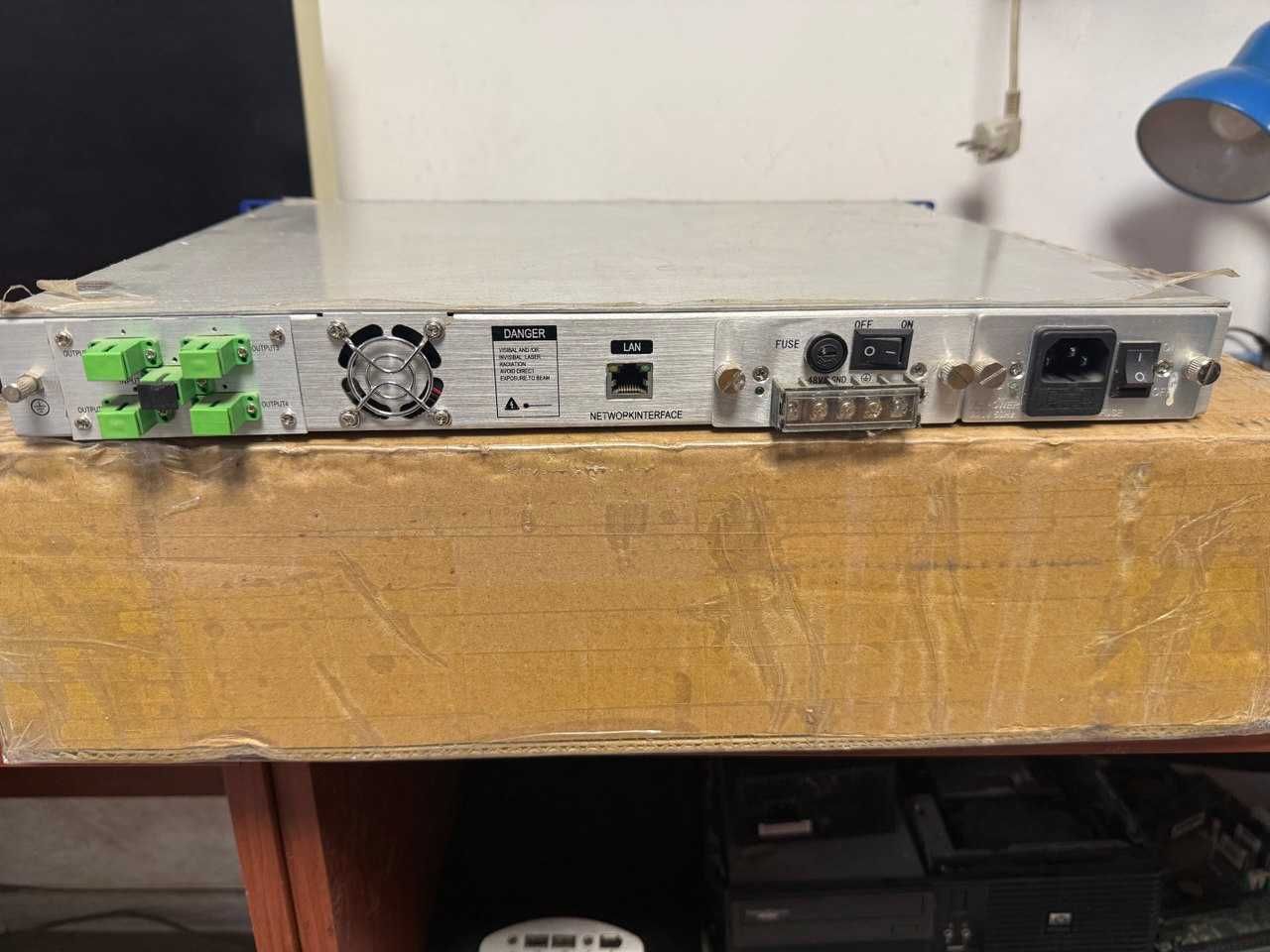 Оптичен усилвател за кабелна телевизия 1550nm 4 x18dBm