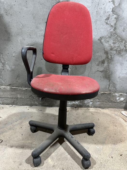 Продам стульчик с колесами