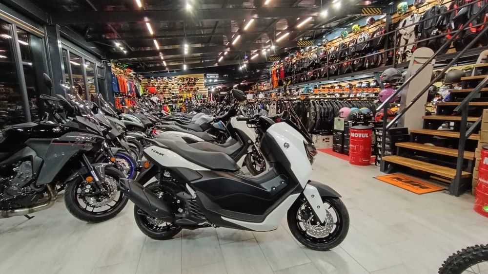 Yamaha NMax 125 model 2025-se conduce cu B-stoc EST BIKE Campina