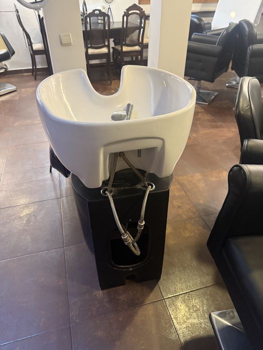 Vand 4 scaune coafor si 2 scafe