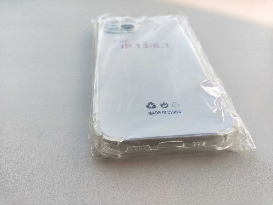 Продам чехол на iPhone 13 отличного качества, прозрачный, оригинал.