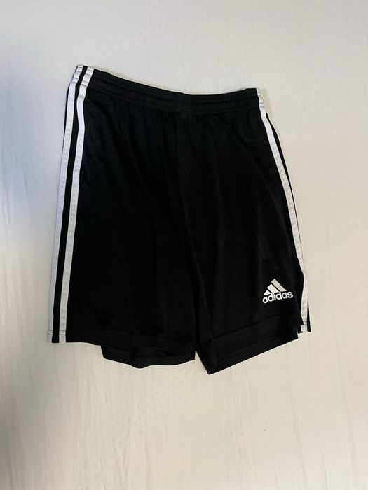 Къси спортни шорти Adidas