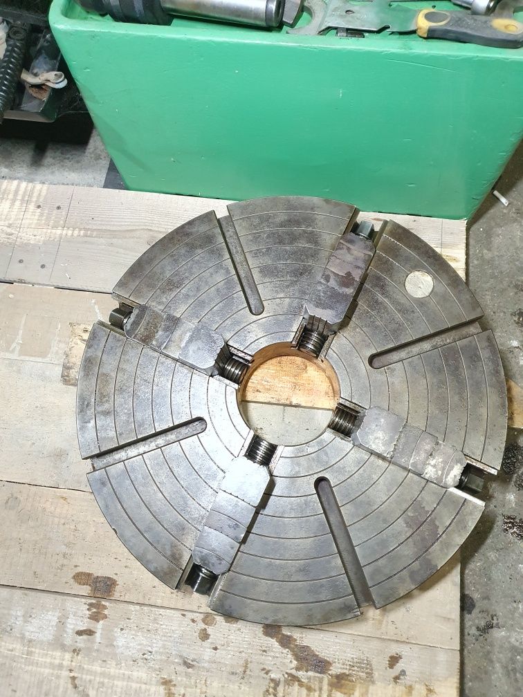 Vând planșaibă pentru Strung, diametrul de  560 mm și port cuțit
