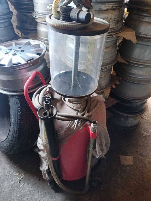 Продам вакуумную установку для замены масла. Новая.