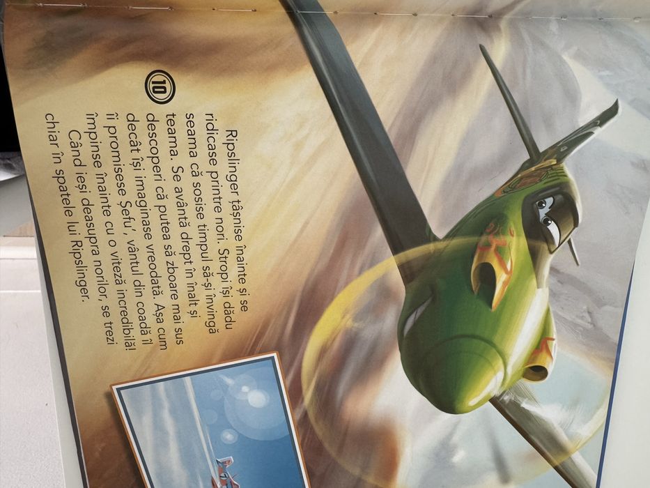 Carte Disney cu avion proiector Stropi Salvatorul