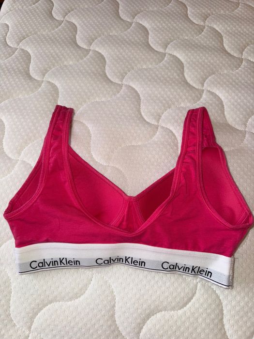 Дамско спортно бюстие Calvin Klein